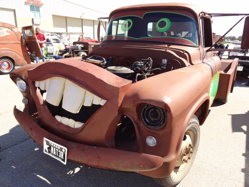 Rusty Tow Truck — Brown