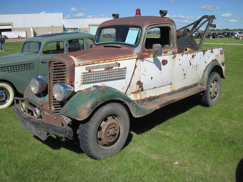 Rusty Tow Truck — Green