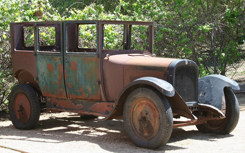 Rusty Vintage Car — Brown, Dusty