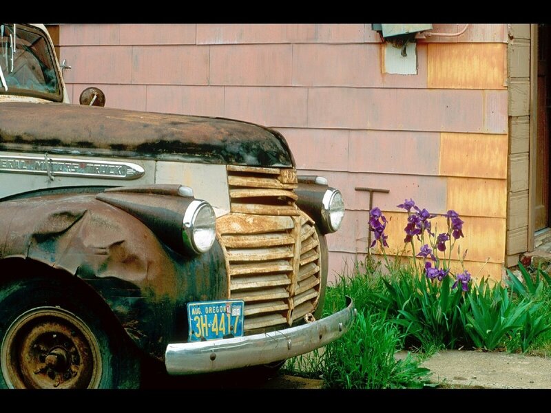 Rusty Vintage Truck — Brown, Decayed