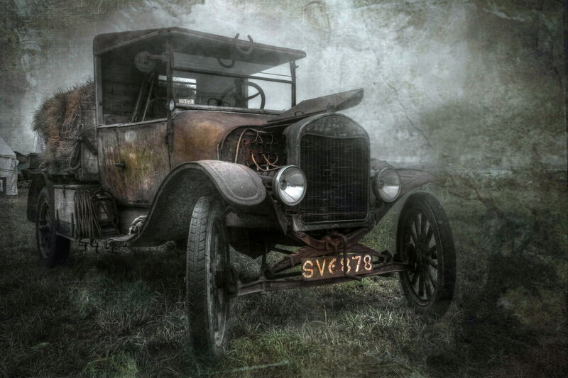 Rusty Vintage Truck — Gray