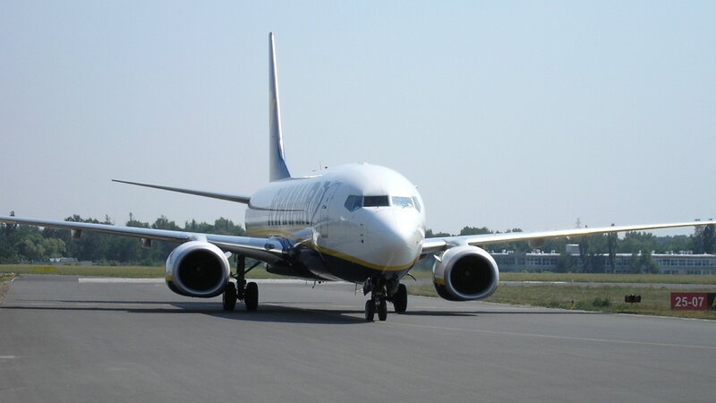 Ryanair Boeing on runway