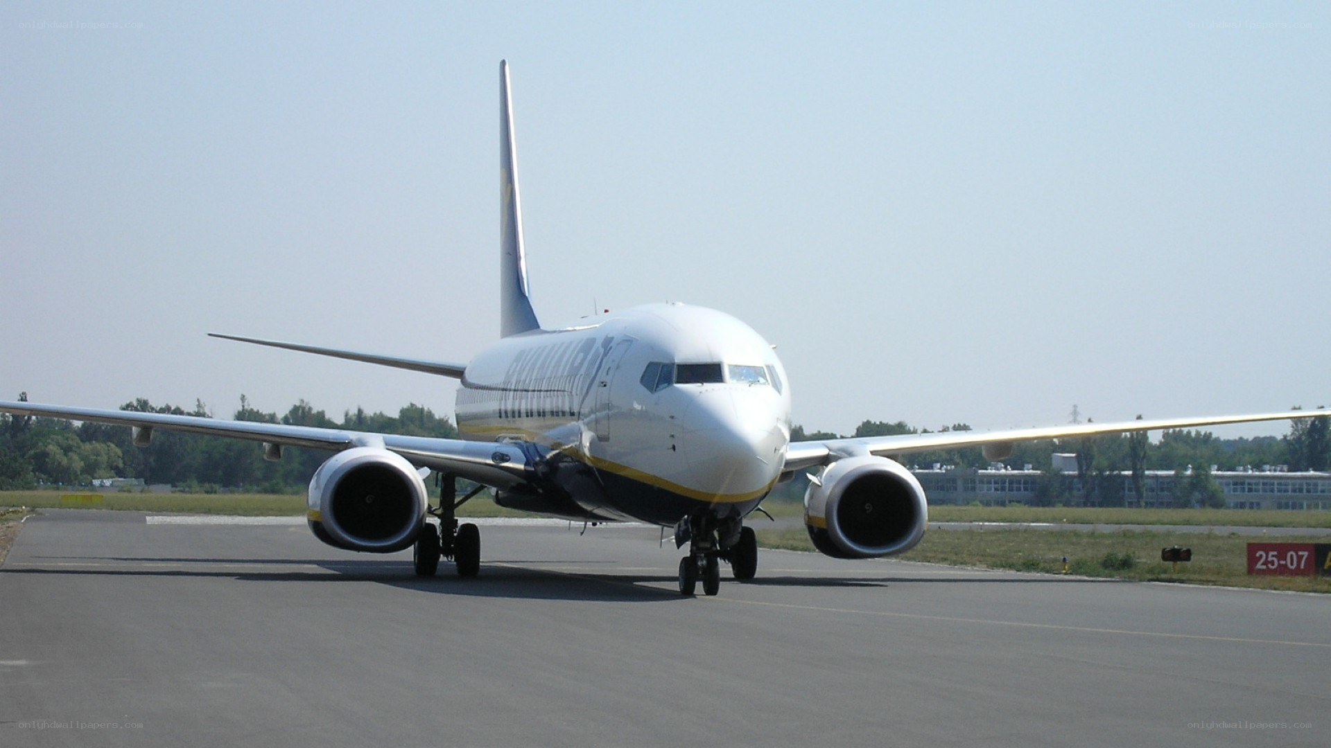 Ryanair Boeing on runway