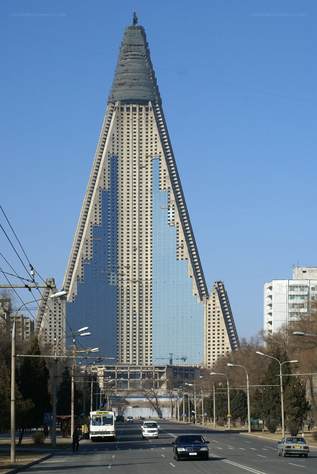 Ryugyong Hotel under construction