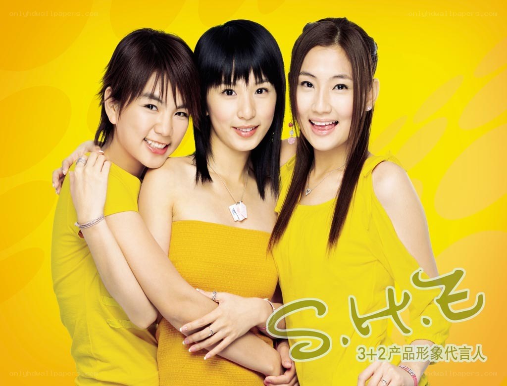 S.H.E group photo