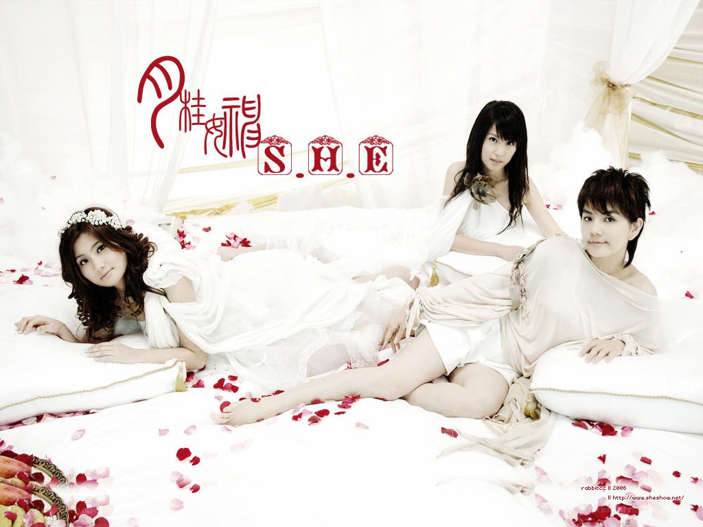 S.H.E in white with rose petals
