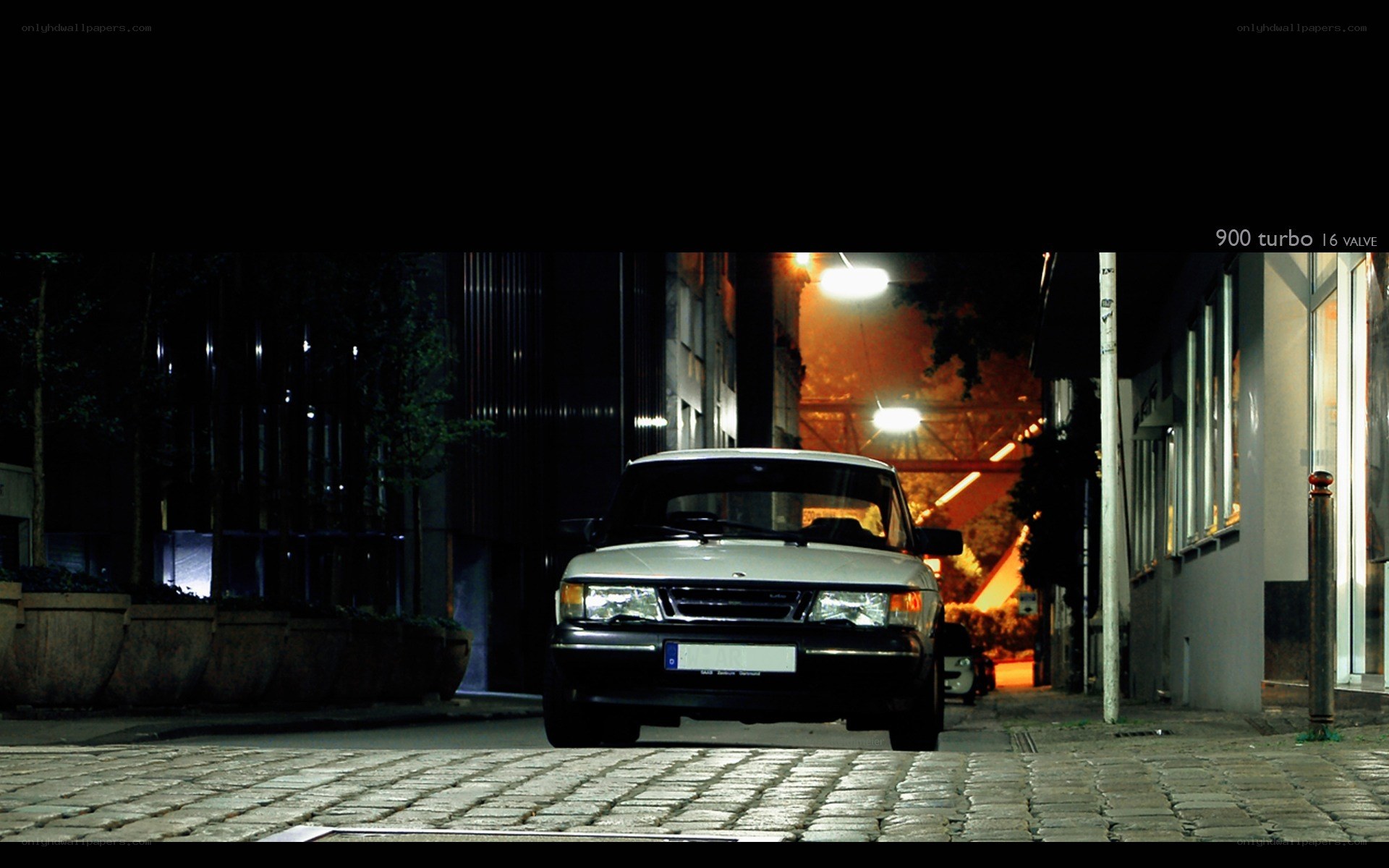 Saab 900 Turbo at night