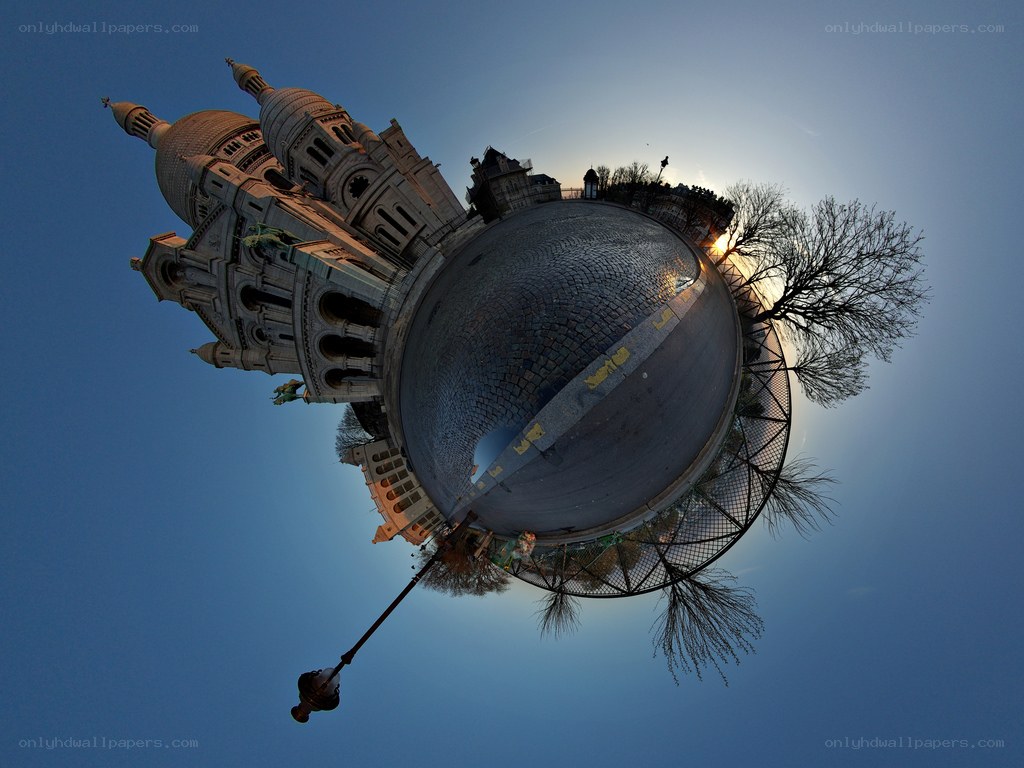 Sacre Coeur in a tiny world