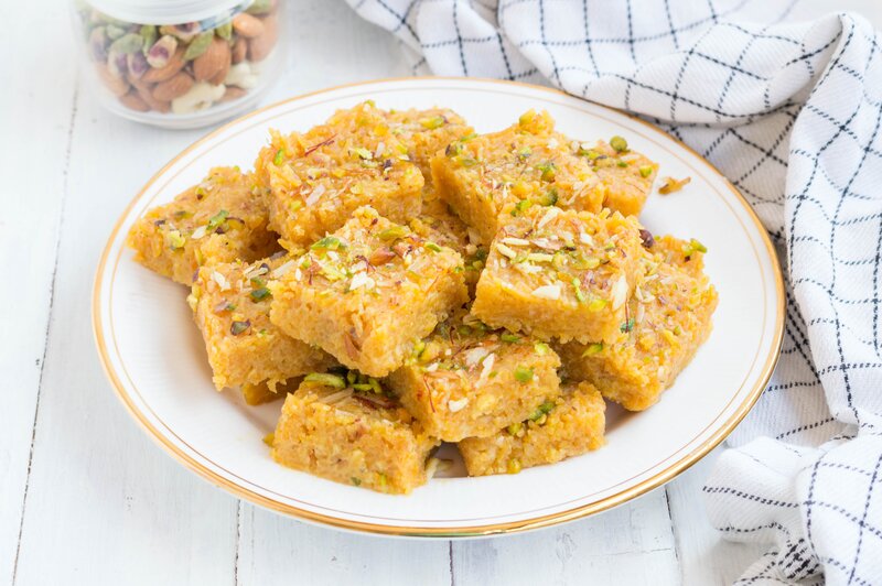 Saffron and nut dessert squares