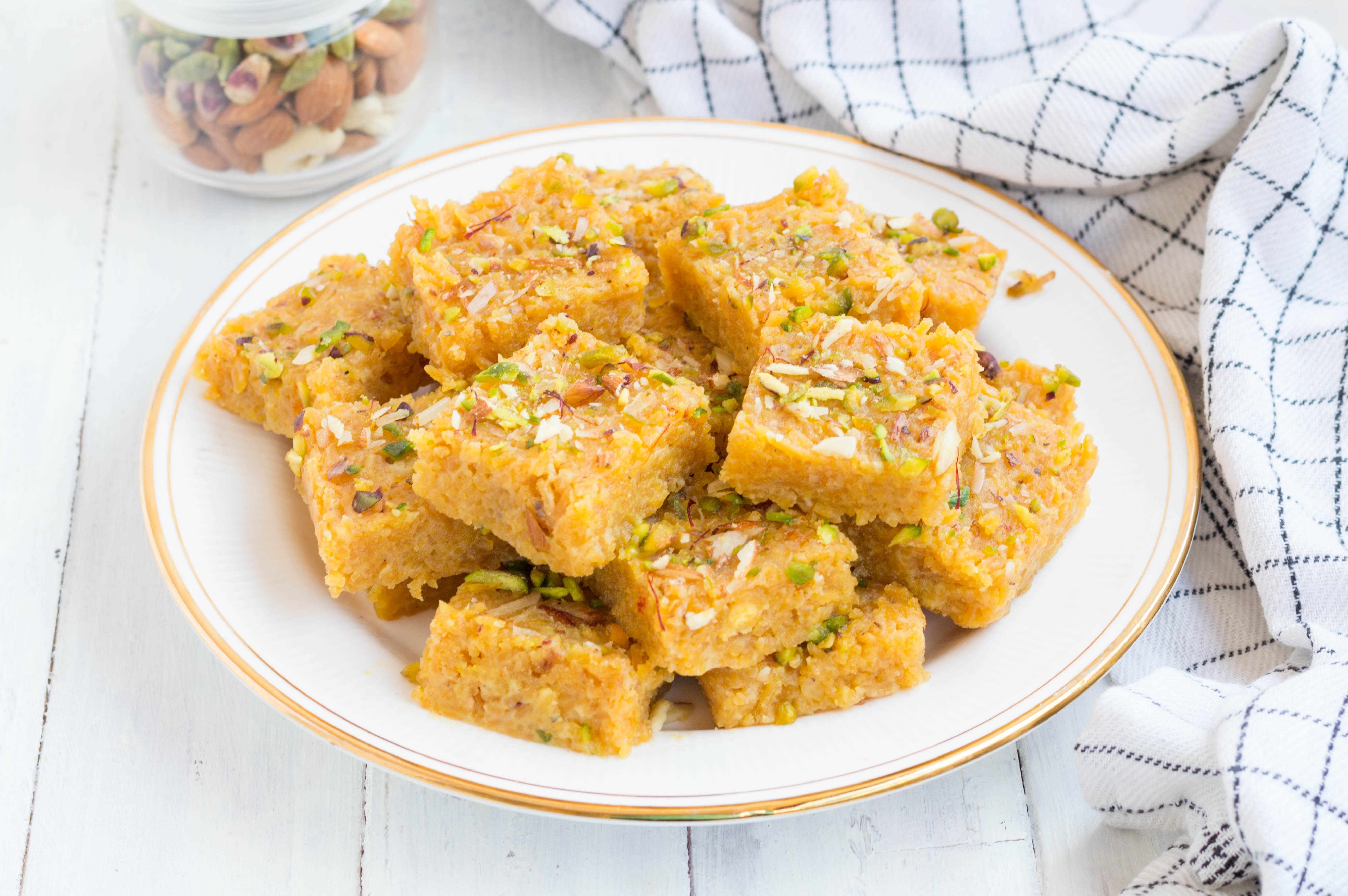 Saffron and nut dessert squares