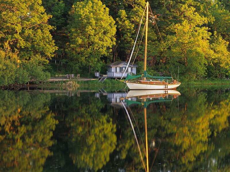 Sailboat at a lakeside cabin