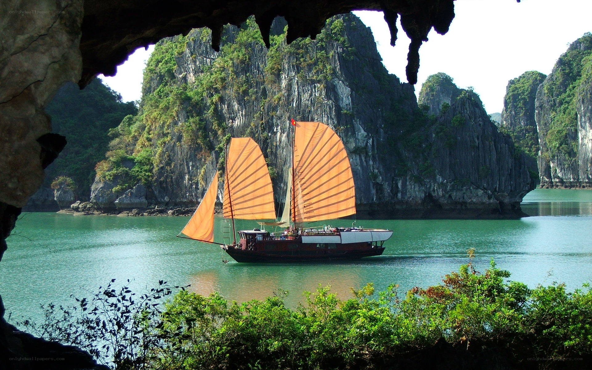 Sailboat in a limestone bay