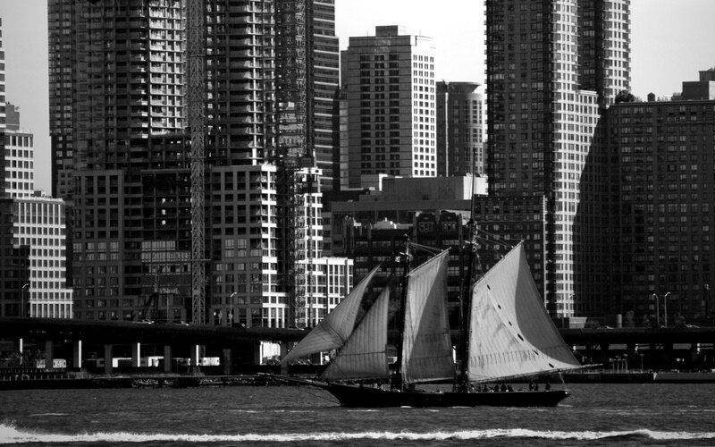 Sailboat in City Harbor — Black