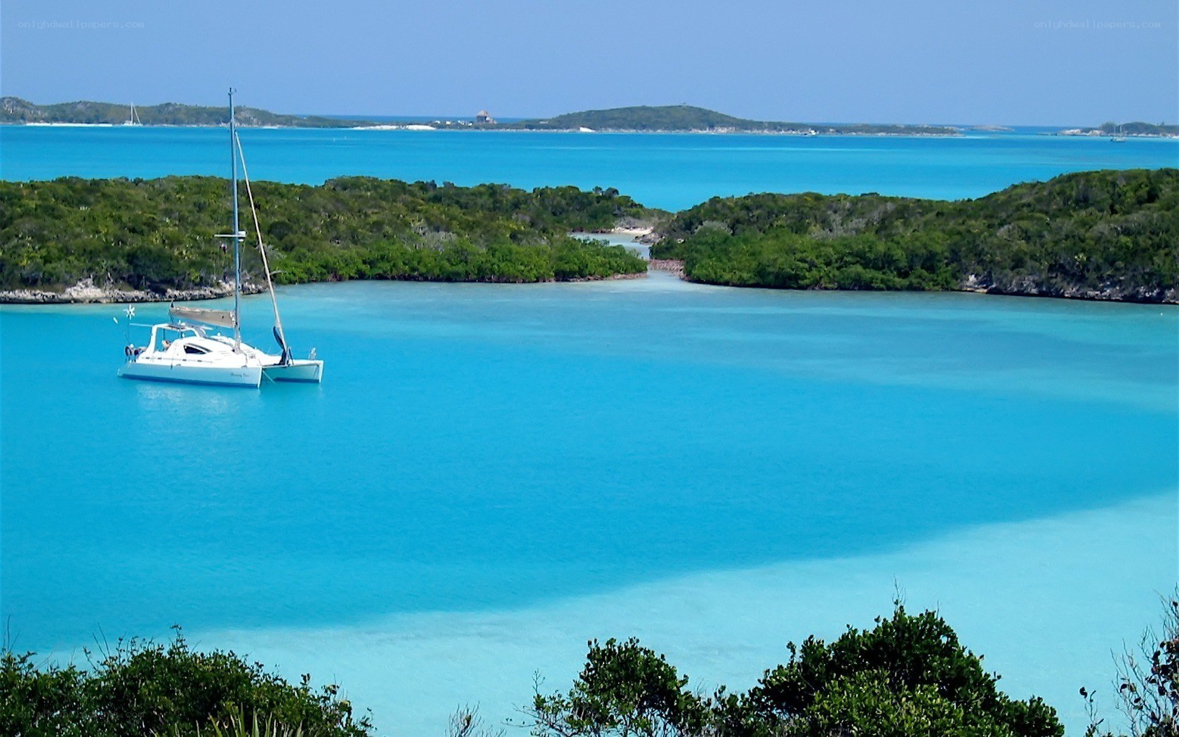 Sailboat in turquoise bay