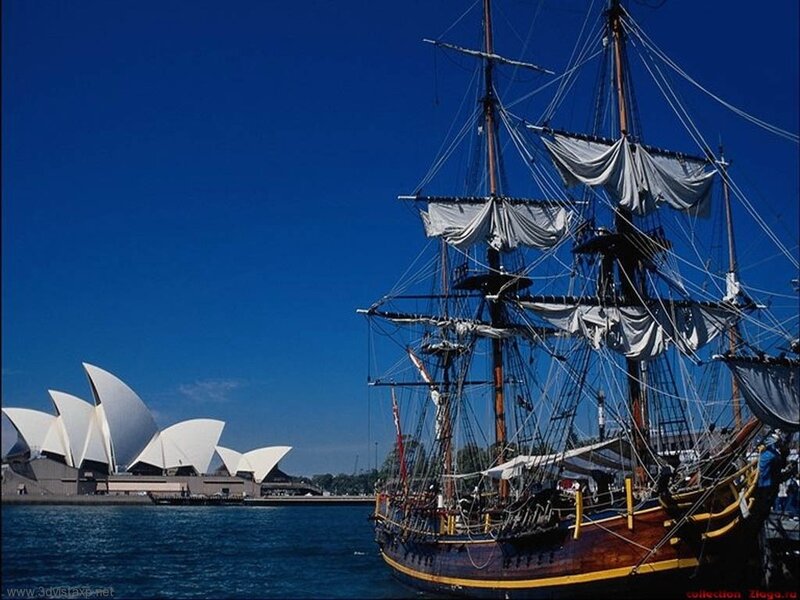 Sailboat near Sydney Opera House
