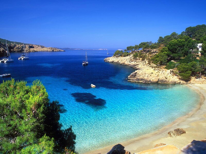 Sailboats in Blue Bay — Serene, Afternoon