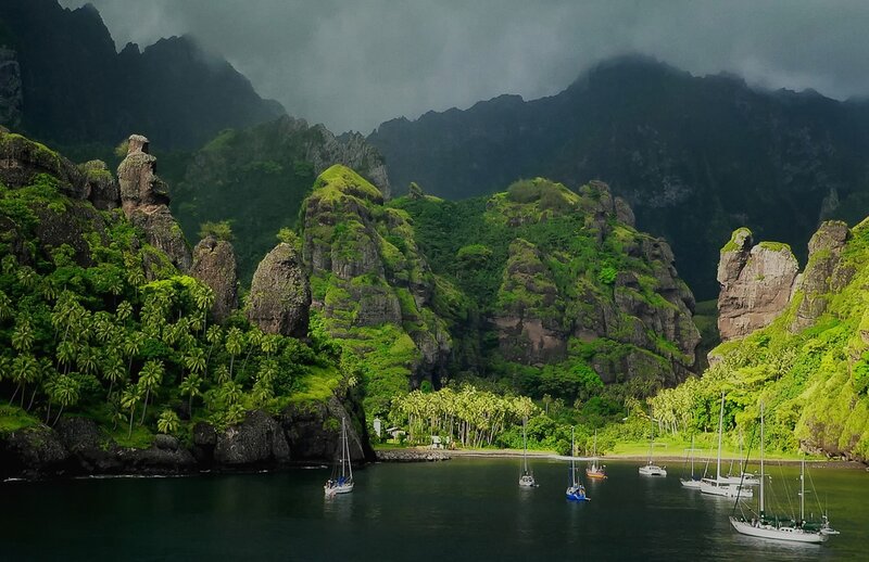 Sailboats in Tropical Bay — Green, Dramatic