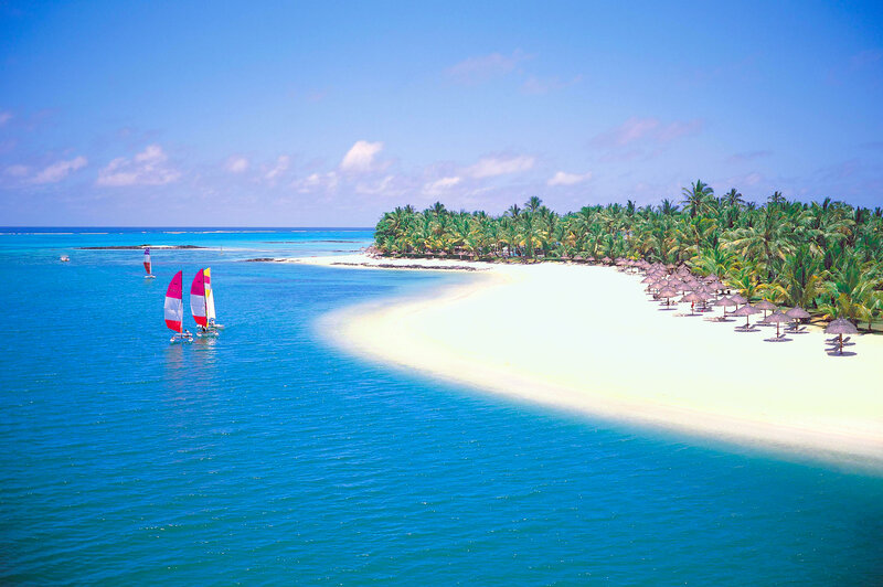 Sailboats on Tropical Beach — Blue, Serene
