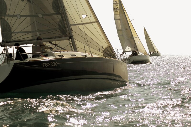 Sailboats Racing — White, Active
