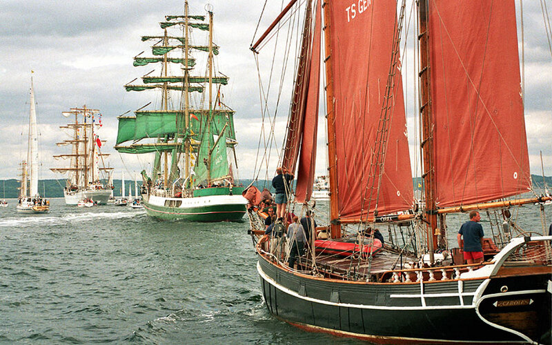 Sailing Ships in Formation — Green