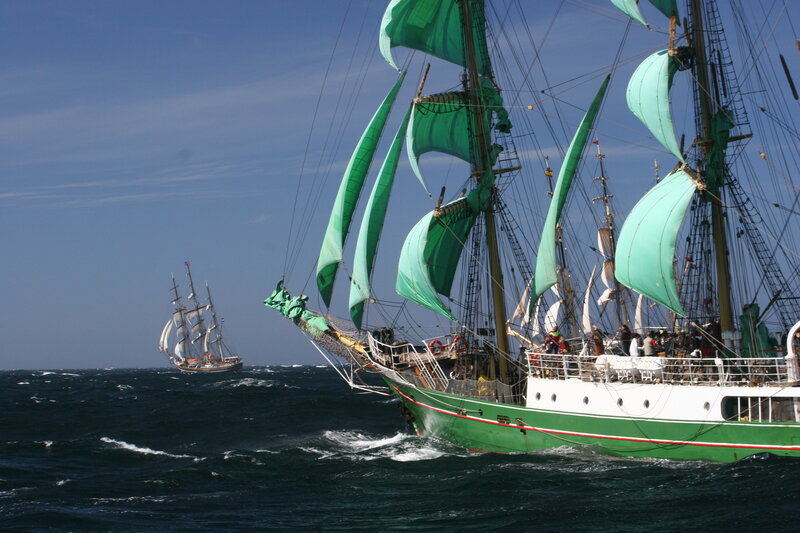 Sailing Ships on Sea — Green