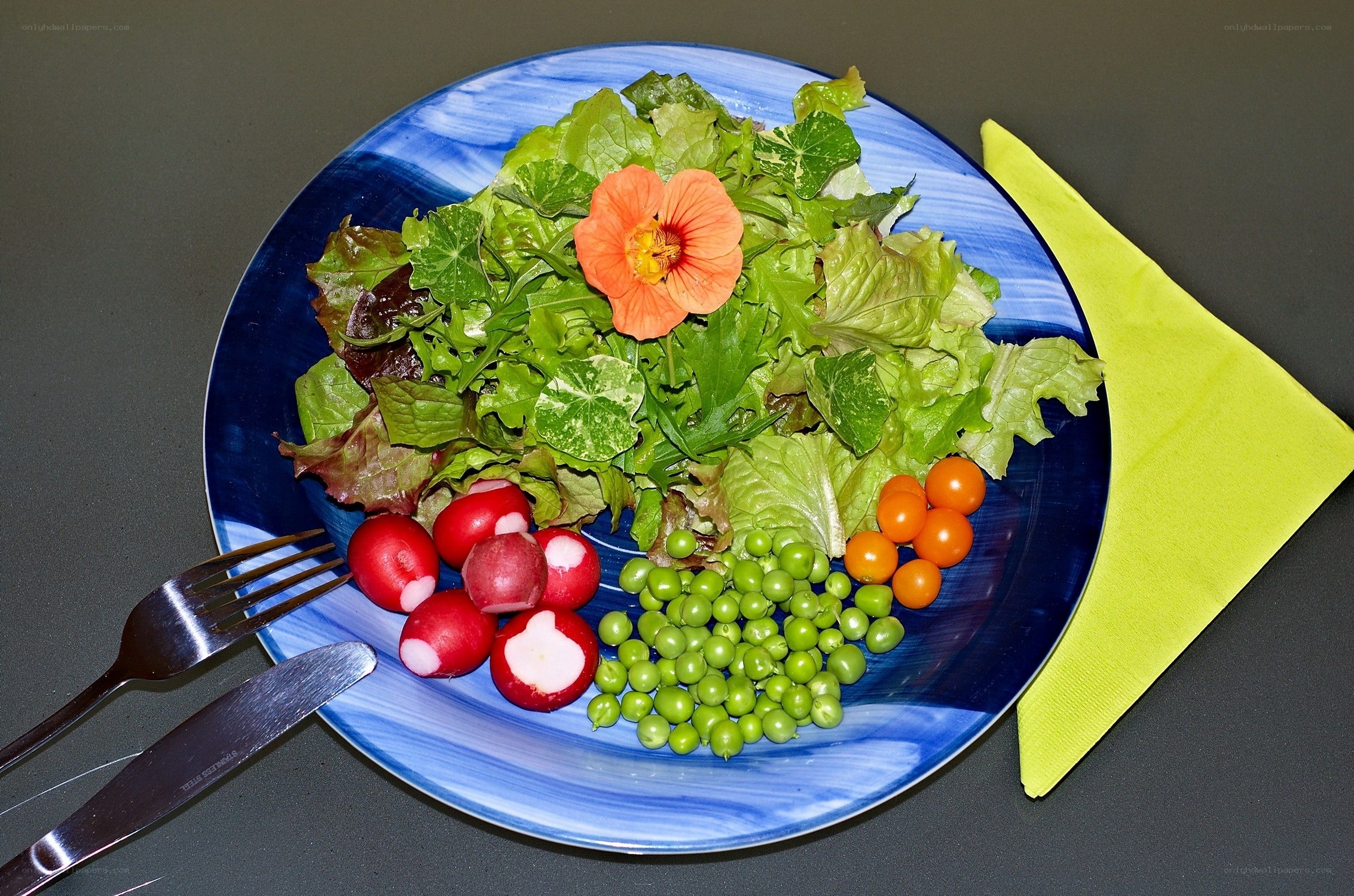 Salad with edible flower