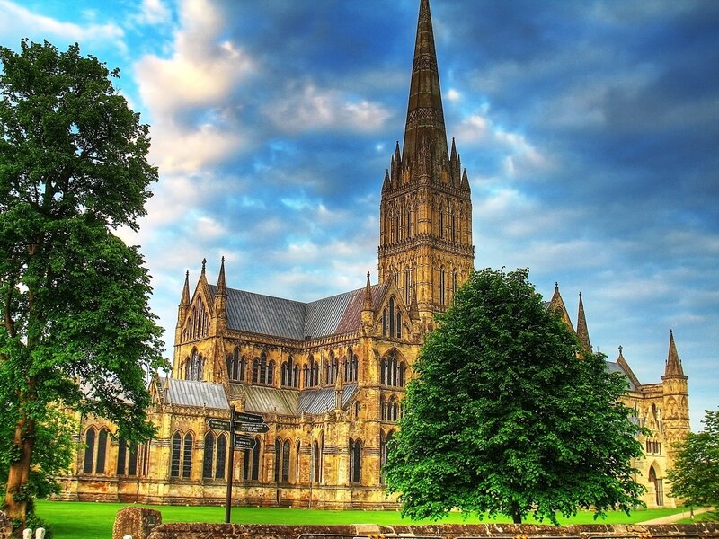 Salisbury Cathedral on a sunny day
