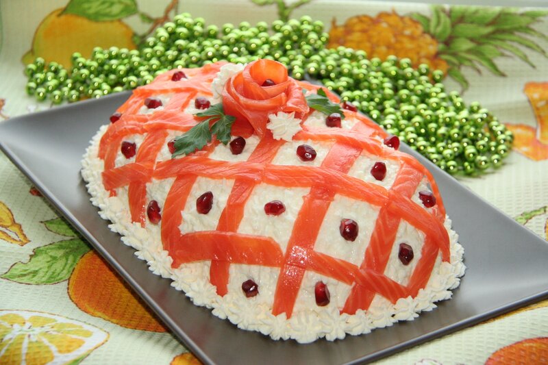 Salmon and pomegranate salad