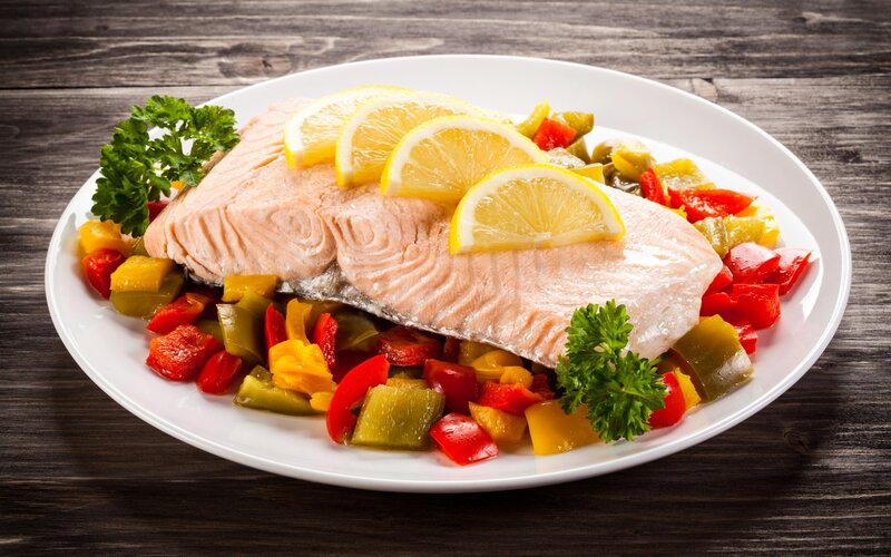 Salmon Fillet with Vegetables — White