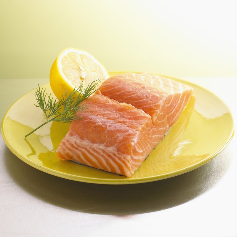 Salmon fillets with lemon