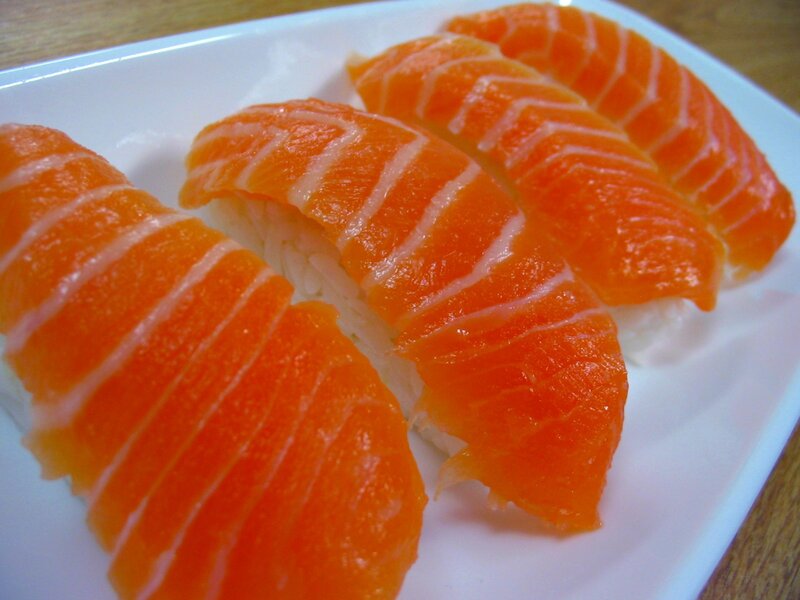 Salmon nigiri sushi