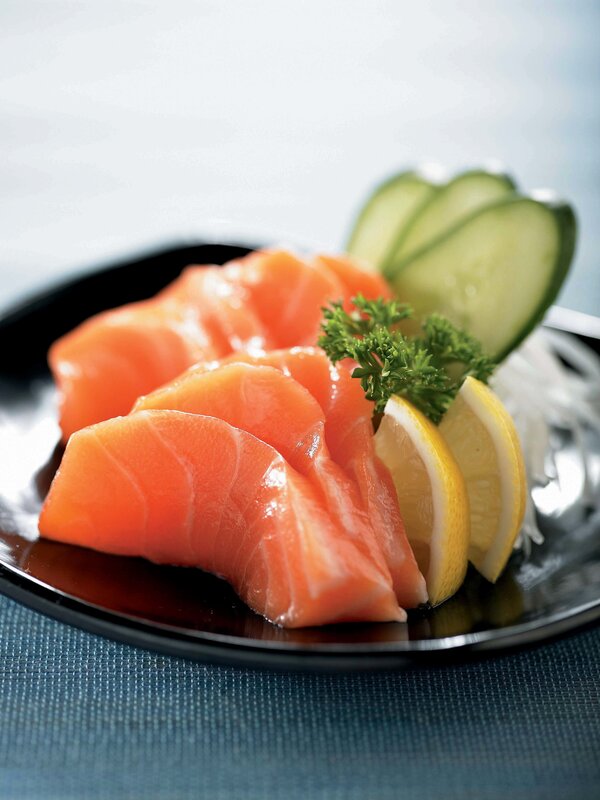 Salmon sashimi with garnish
