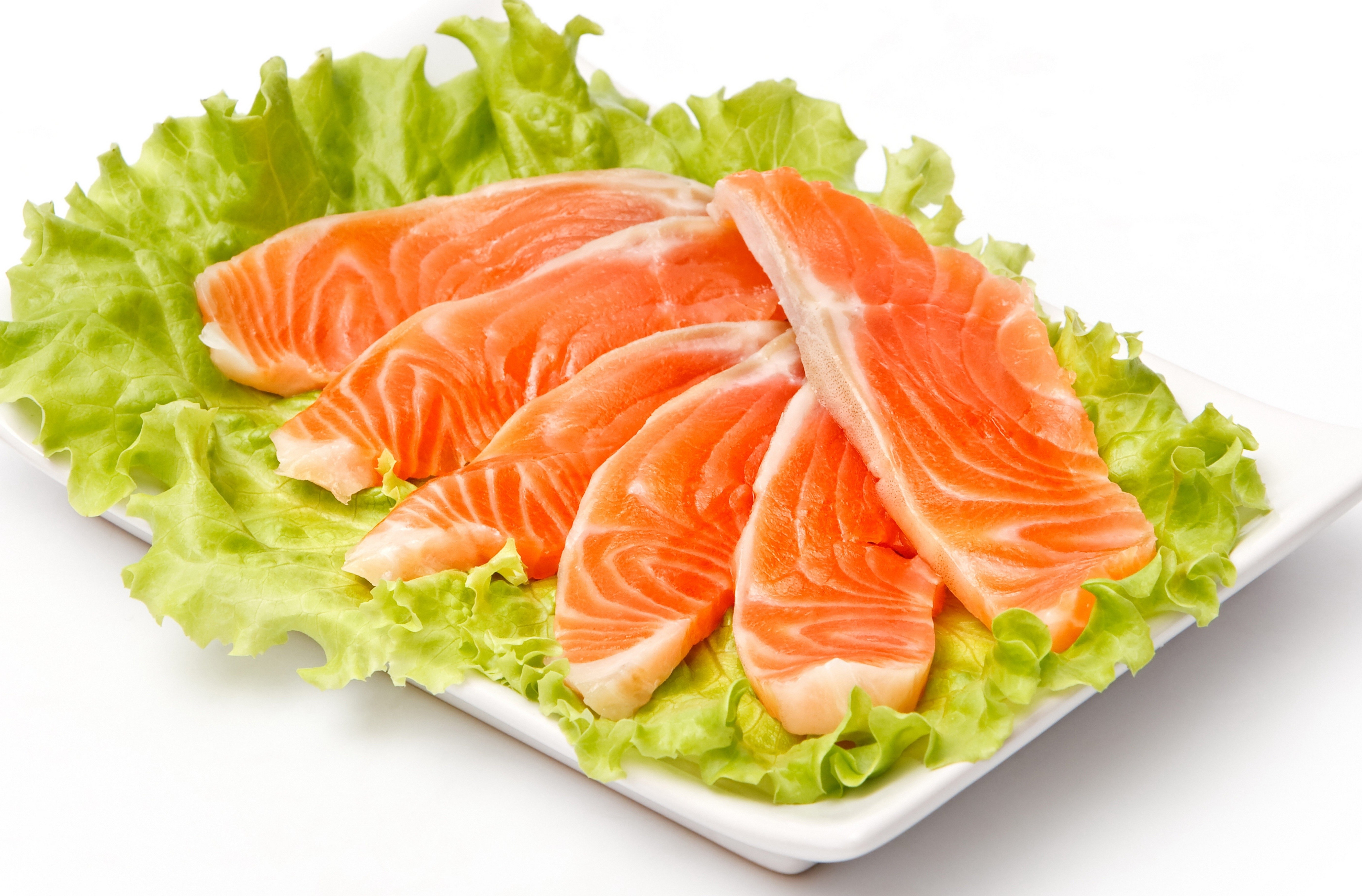 Salmon slices on lettuce