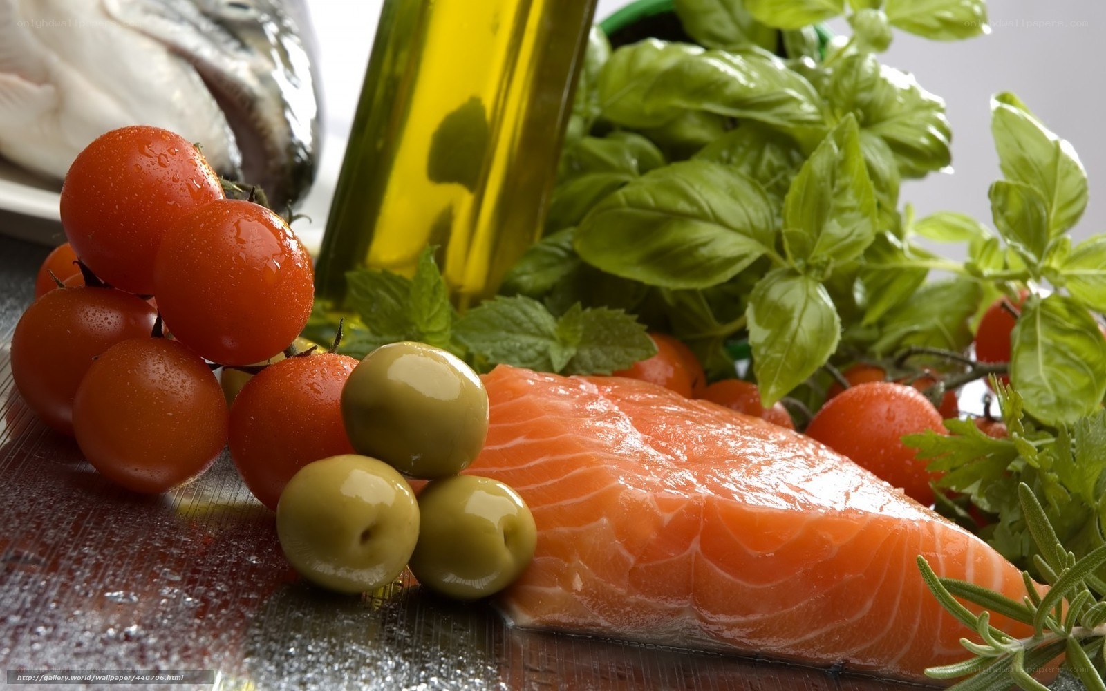 Salmon with fresh vegetables
