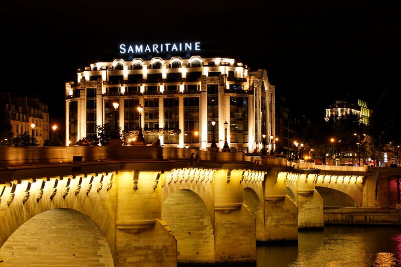 Samaritaine building at night