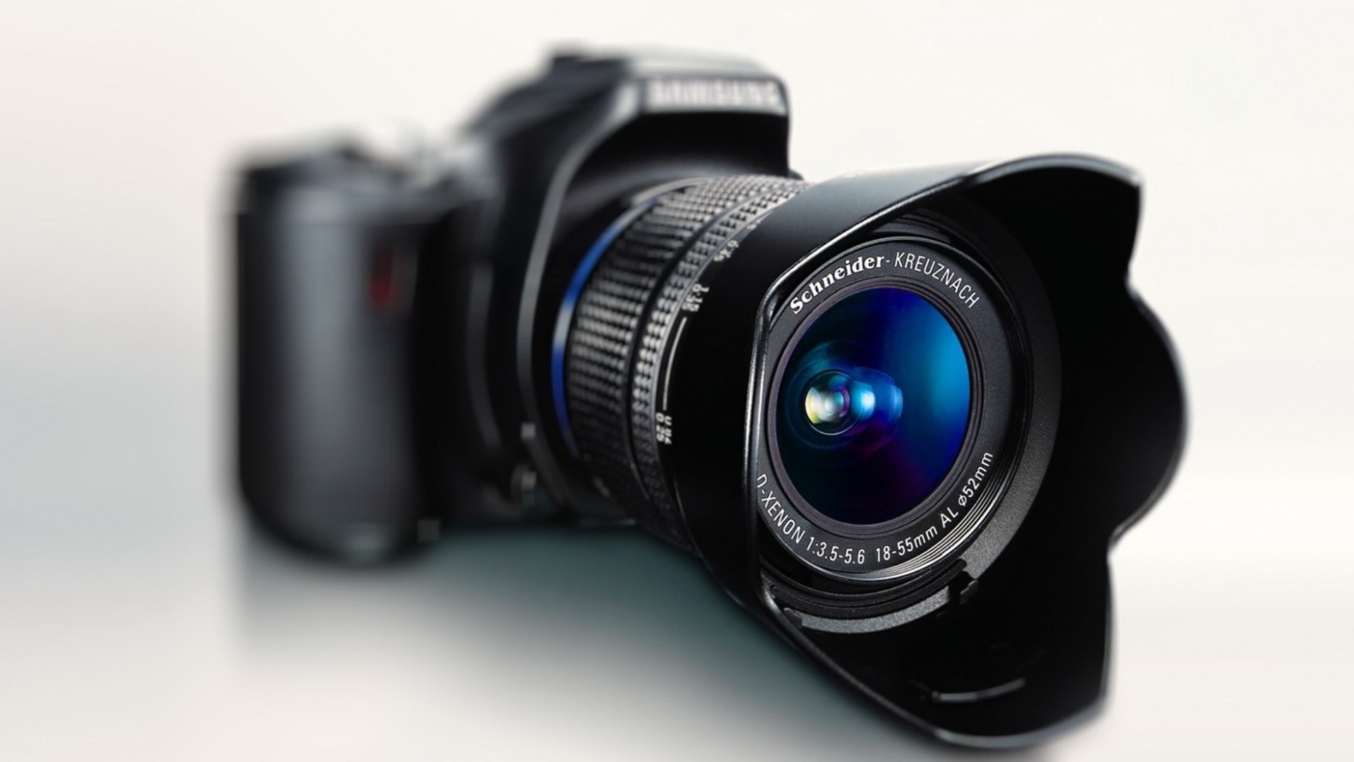 Samsung camera with Schneider lens