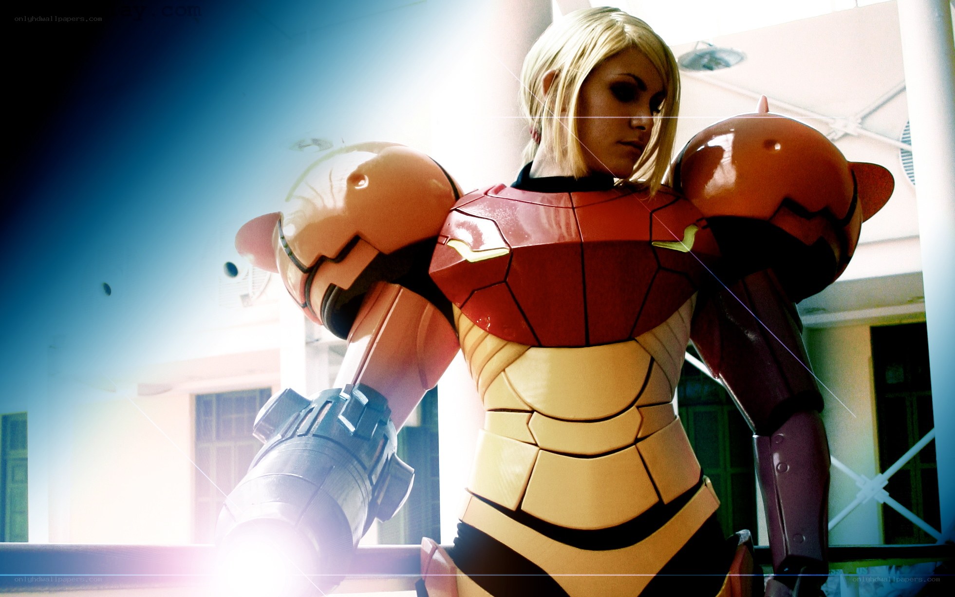 Samus Aran cosplayer in armor