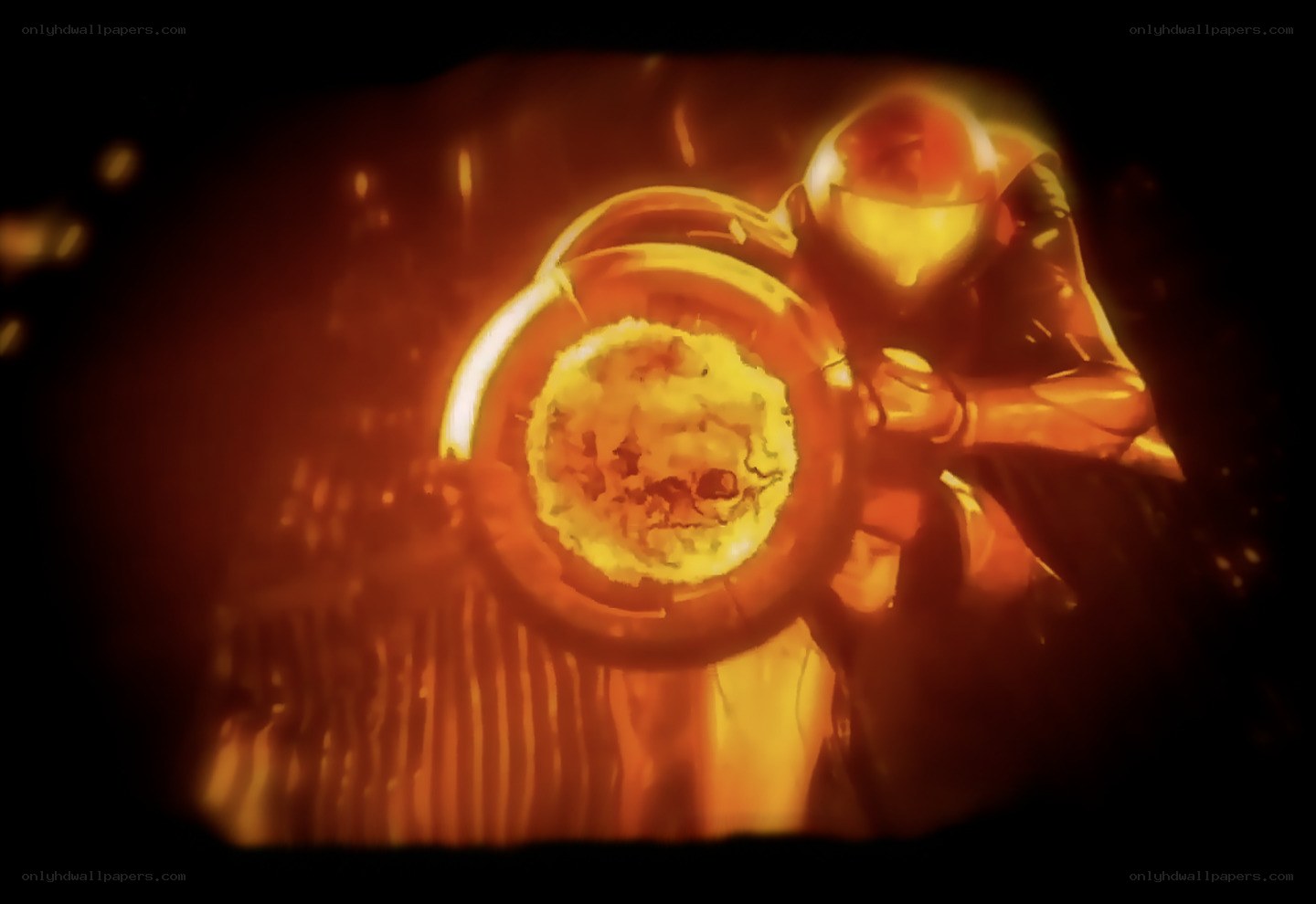 Samus holding a glowing artifact