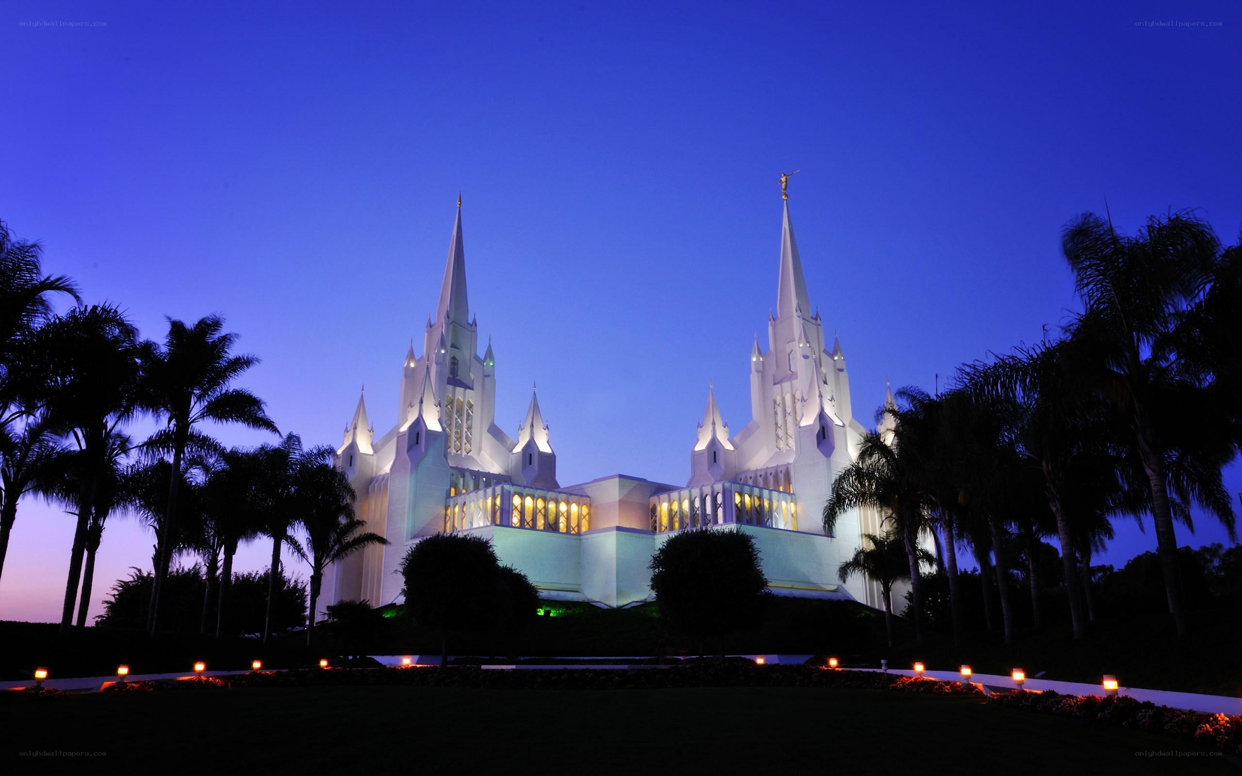 San Diego California Temple at dusk