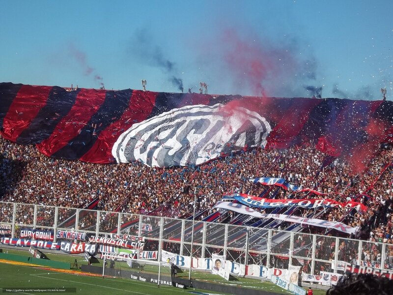 San Lorenzo fans at stadium
