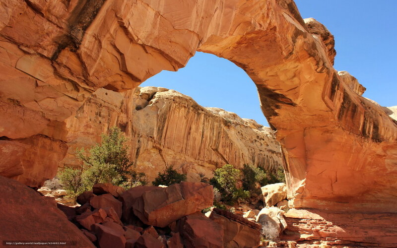 Sandstone Arch Formation — Orange, Serene