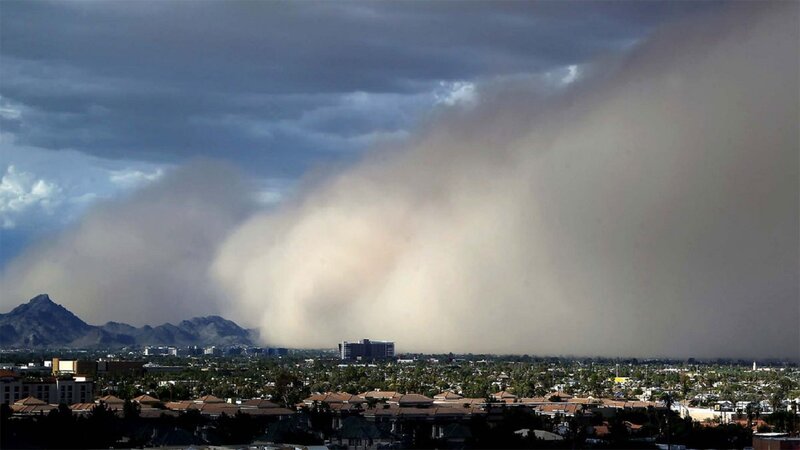 Sandstorm over City — Gray, Dramatic