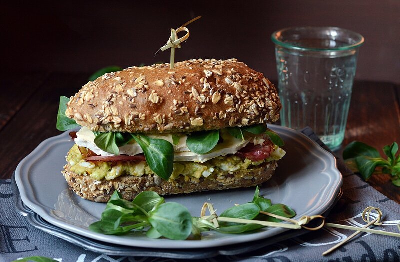 Sandwich on a Plate — Brown