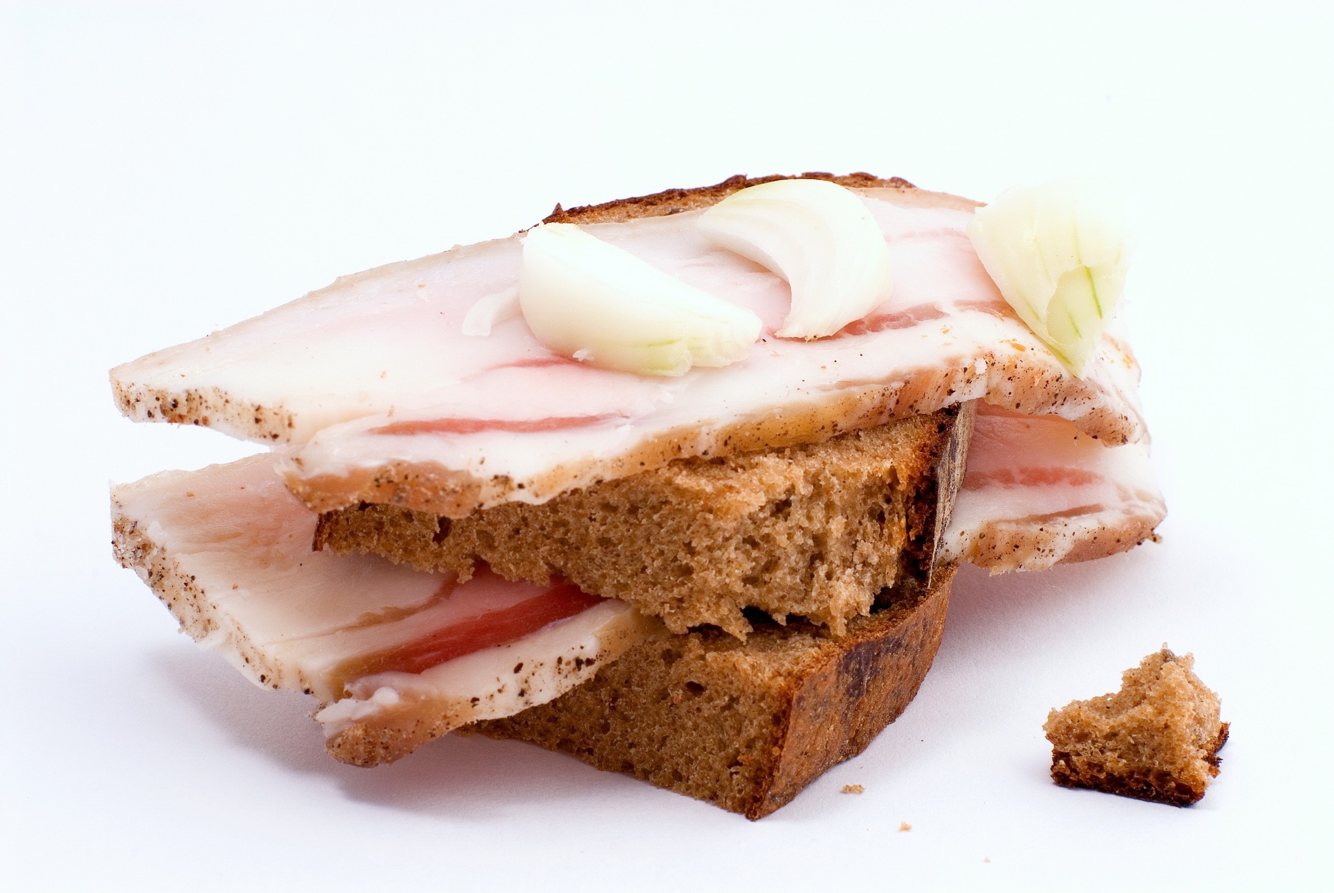 Sandwich with bacon and garlic