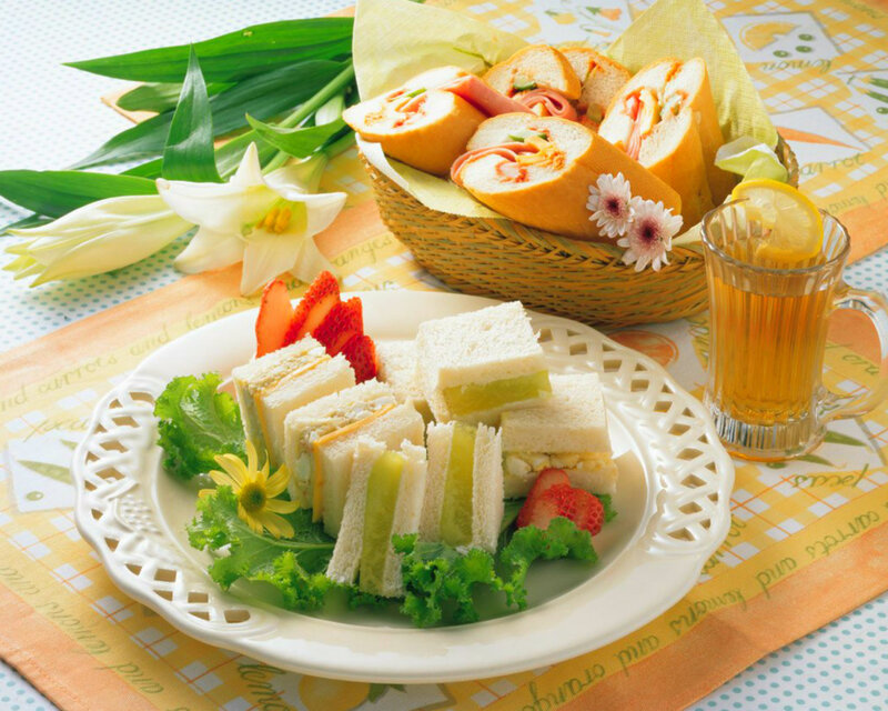 Sandwiches on a Plate — Yellow