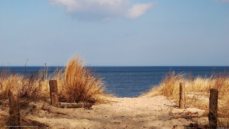 Sandy path to the sea