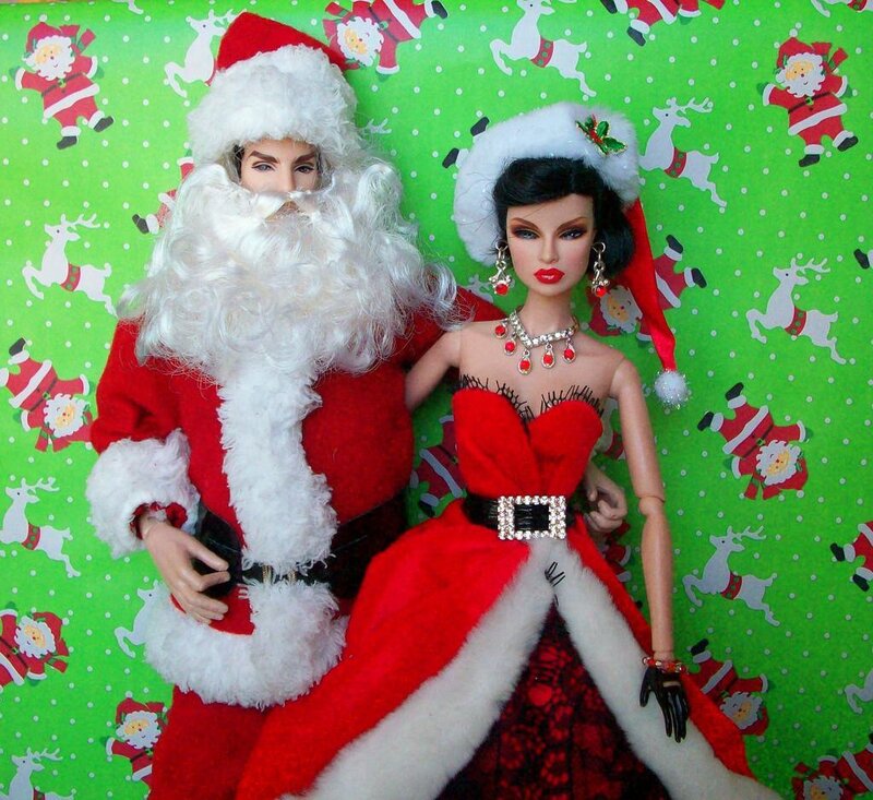 Santa and Mrs. Claus dolls