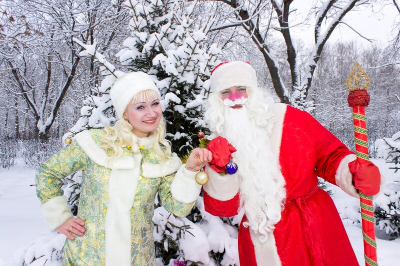 Santa Claus and Snow Maiden — Red