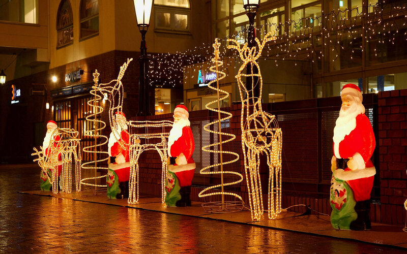 Santa Claus Figures — Red