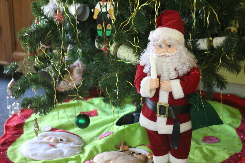 Santa Claus Figurine — Green, Festive, Winter